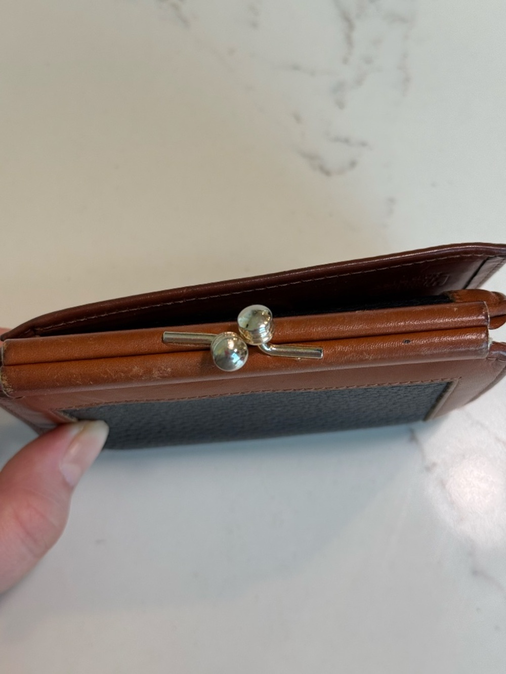 Vintage Dooney & Bourke AWL Kiss Lock Trifold Wallet - Black/Tan - Picture 7 of 7